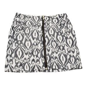 Black & White Unique Design Front Zip Up Mini Skirt w. Pockets | Size Medium